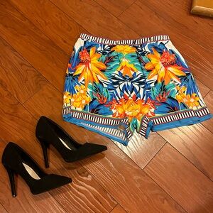 ✨NWT TROPICAL PRINT CHIFFON VACATION SHORTS Size M
